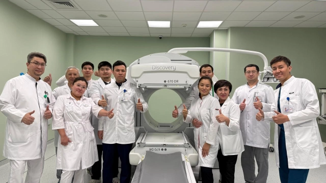 Порно оргазм үшін жалады