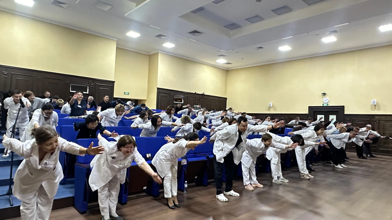 Сотрудники Больницы МЦ УДП РК приняли участие в массовой зарядке организованной в честь Всемирного дня здоровья 