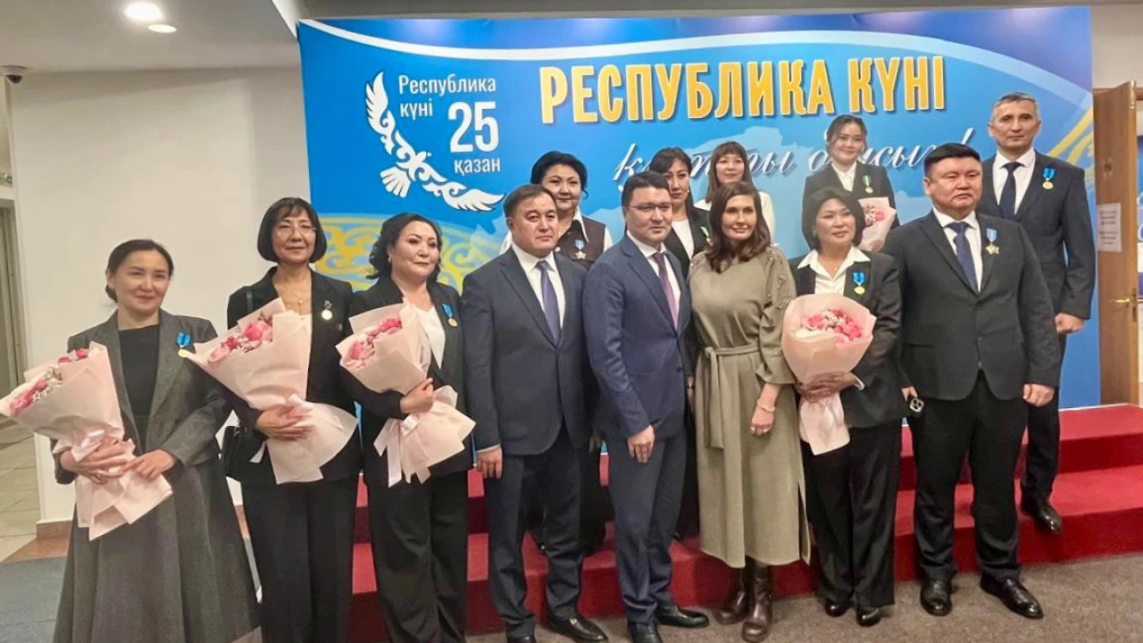 Высокие награды ко Дню Республики получили сотрудники Больницы МЦ УДП РК