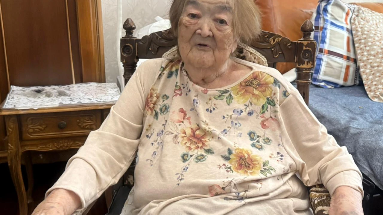 ҚР ПІБ МОА ұжымы 100 жасқа толған ардагер пациентін мерейтойымен құттықтады 