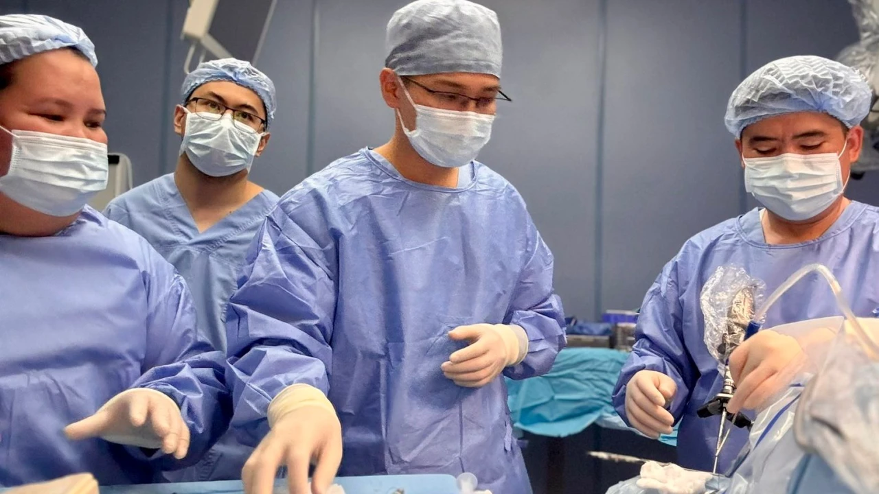 Нейрохирурги Больницы Медицинского центра устранили редкое неврологическое заболевание с помощью уникальной эндоскопической операции 