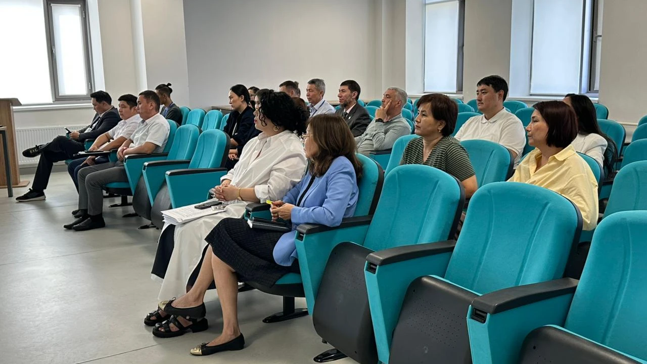 Медорталық ауруханасында жаңа қызметкерлердің бейімделуі мен сынақ мерзімінің қорытындысы қаралды 